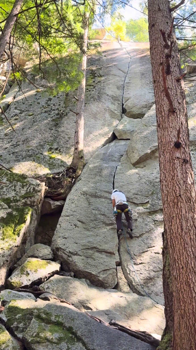 王一博祝快乐顺遂 王一博2026攀登视频 王一博2026攀登视频，王一博祝快乐顺