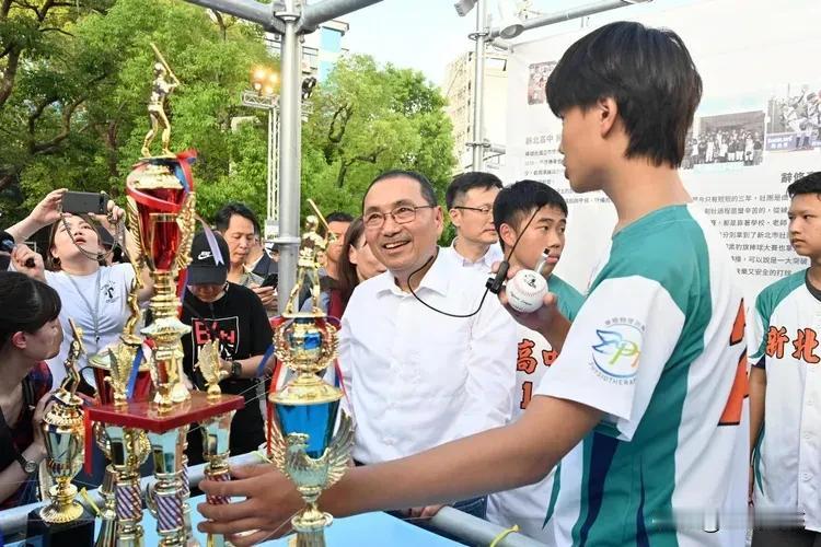 侯友宜今晚宴请新北市立委　2026蓝绿白“市长可能人选”都出席

新北市长侯友宜