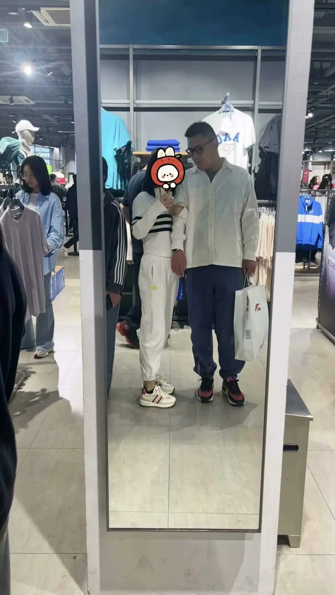 夫妻齐心再穷都能发家，最好的状态就是两个人共同努力，共同撑起这个家，穷...