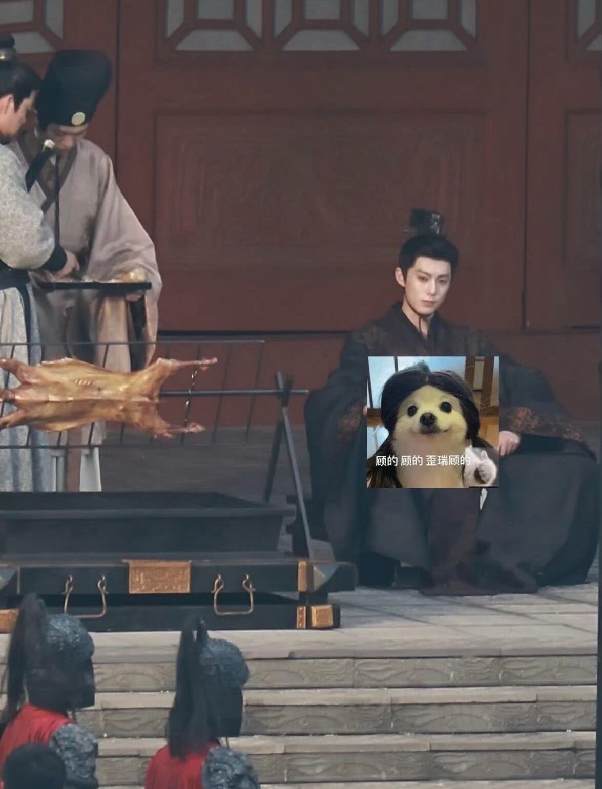 哈哈哈哈哈哈坐下来好可爱，（原来是烤全羊 
