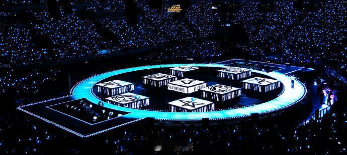 张杰的蜀道听上去不难还没听张杰唱的《蜀道难》可太亏啦!他把经典古诗词和方言说唱、