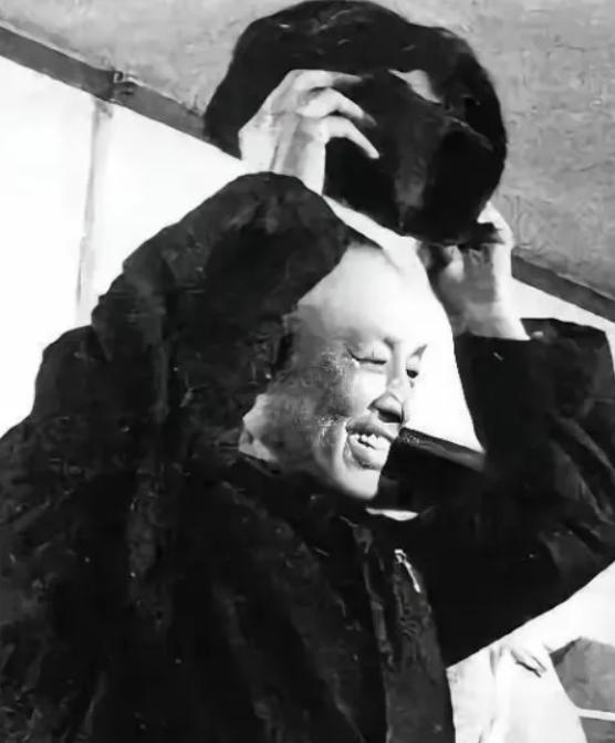 1975年，周养浩被特赦，重获自由后，国家允许他去任何地方，周养浩说：“我想去台