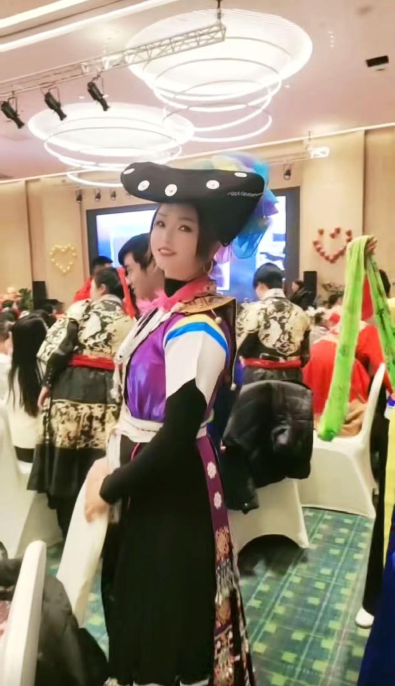 仅此一次的人生，千万别为难自己，开心了就笑，不开心就过会再笑