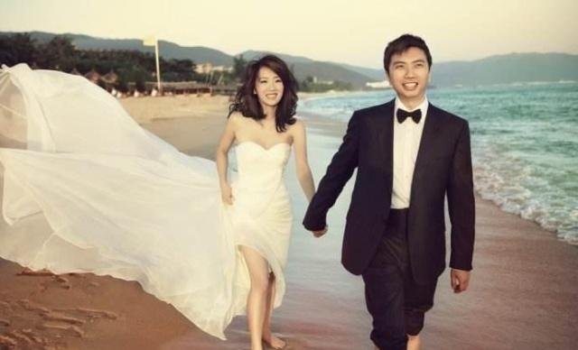 李念和她的富豪老公。老公不仅是哈佛高材生，人也高大帅气！ ​​​