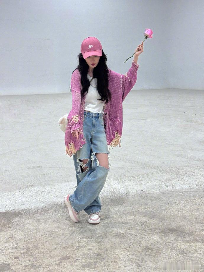 听杨幂说话有种治愈的感觉 杨幂说话时那种不经意间的甜软和松弛感，真的能让人瞬间卸