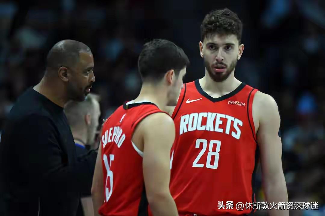 火箭申京与谢波德必须分开出场时间，否则两人的防守会被对手打穿。大家觉得呢？