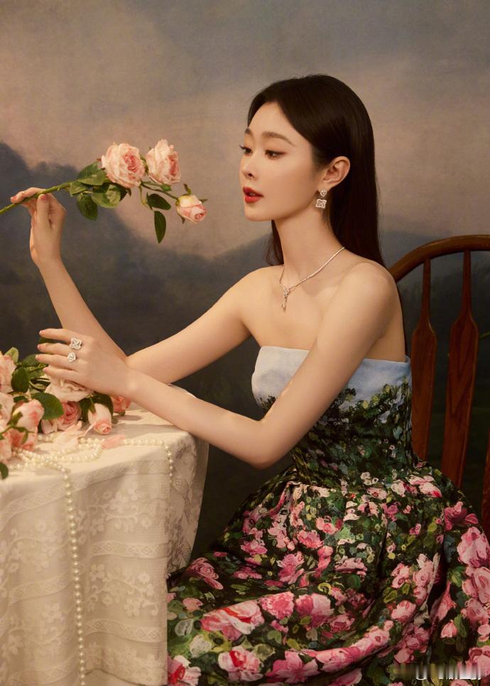 宋轶把繁花穿身上   简直就是美的让人忍不住怦然心动，宋轶把繁花穿身上，太好看的