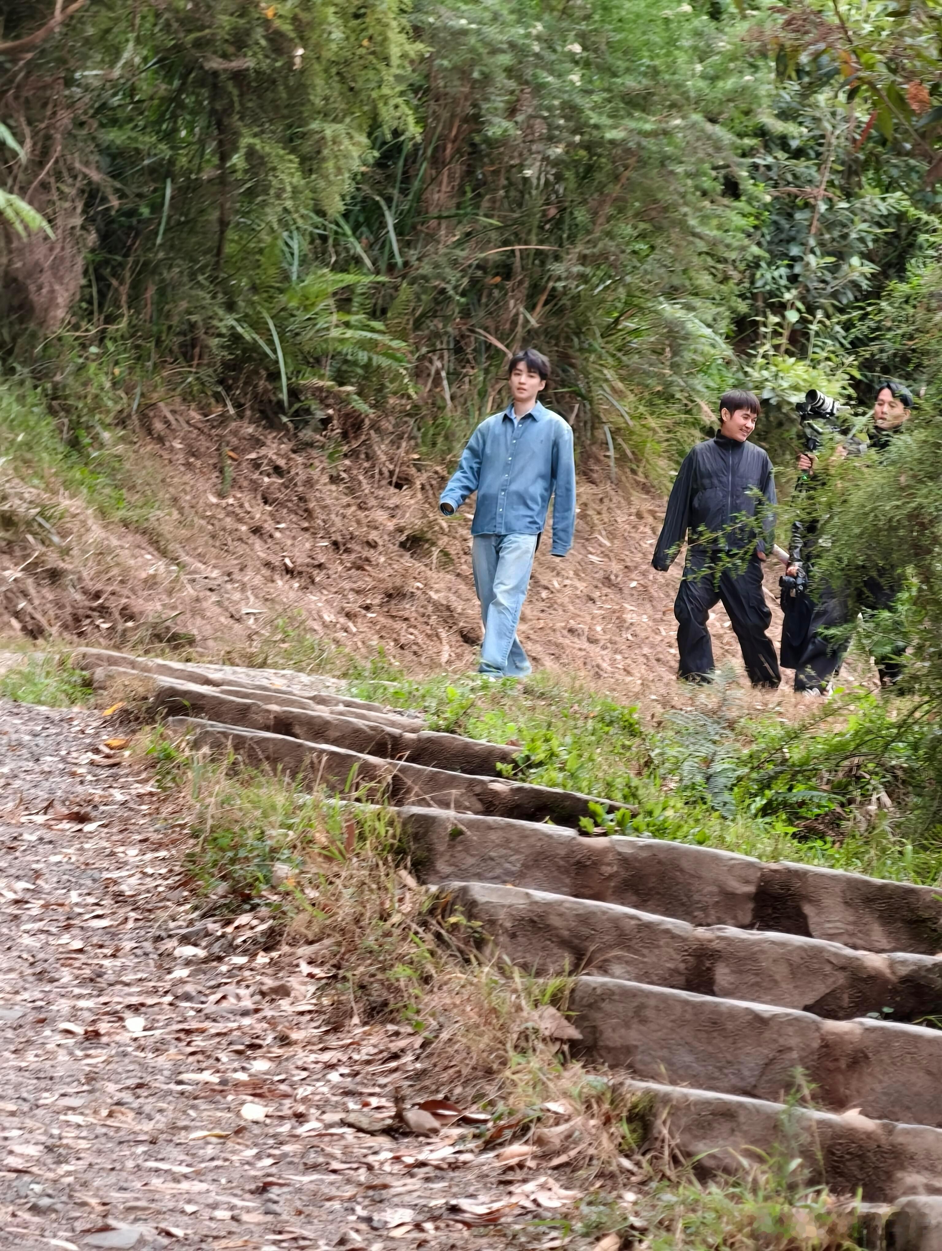 怎么人人都在偶遇王俊凯澳大利亚登山偶遇王俊凯网友澳大利亚爬山偶遇王俊凯