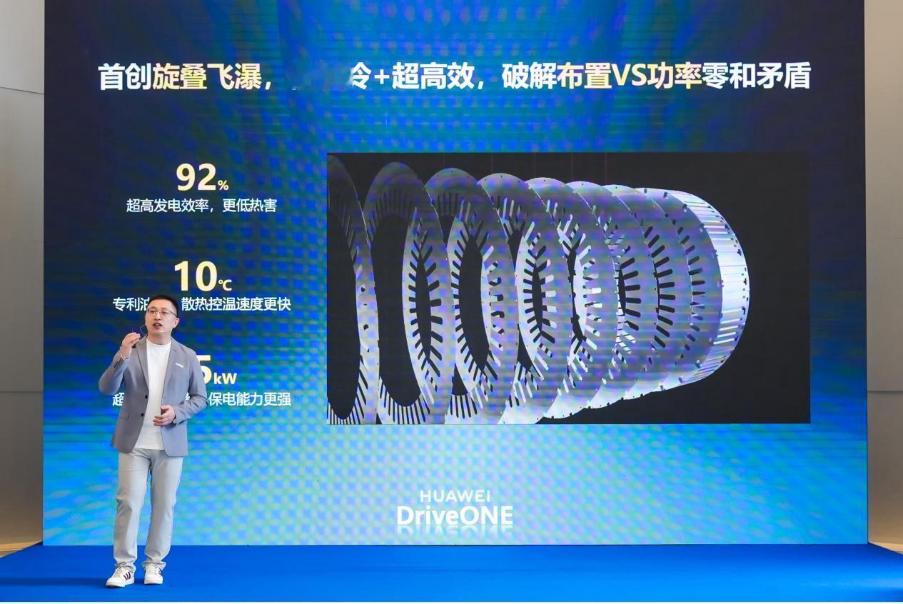 小鹏X9超级增程全球首发的华为DriveONE全栈高集成高压油冷发电机有什么亮点