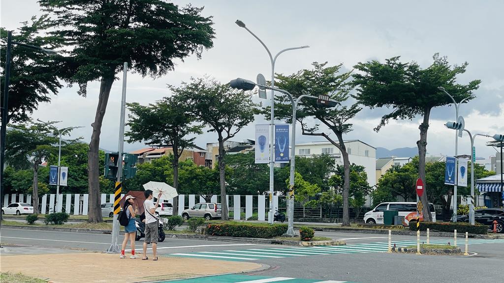 受台风“巴威”外围环流引发的焚风效应影响，台东县气温持续飙升，当日全台高温排行榜