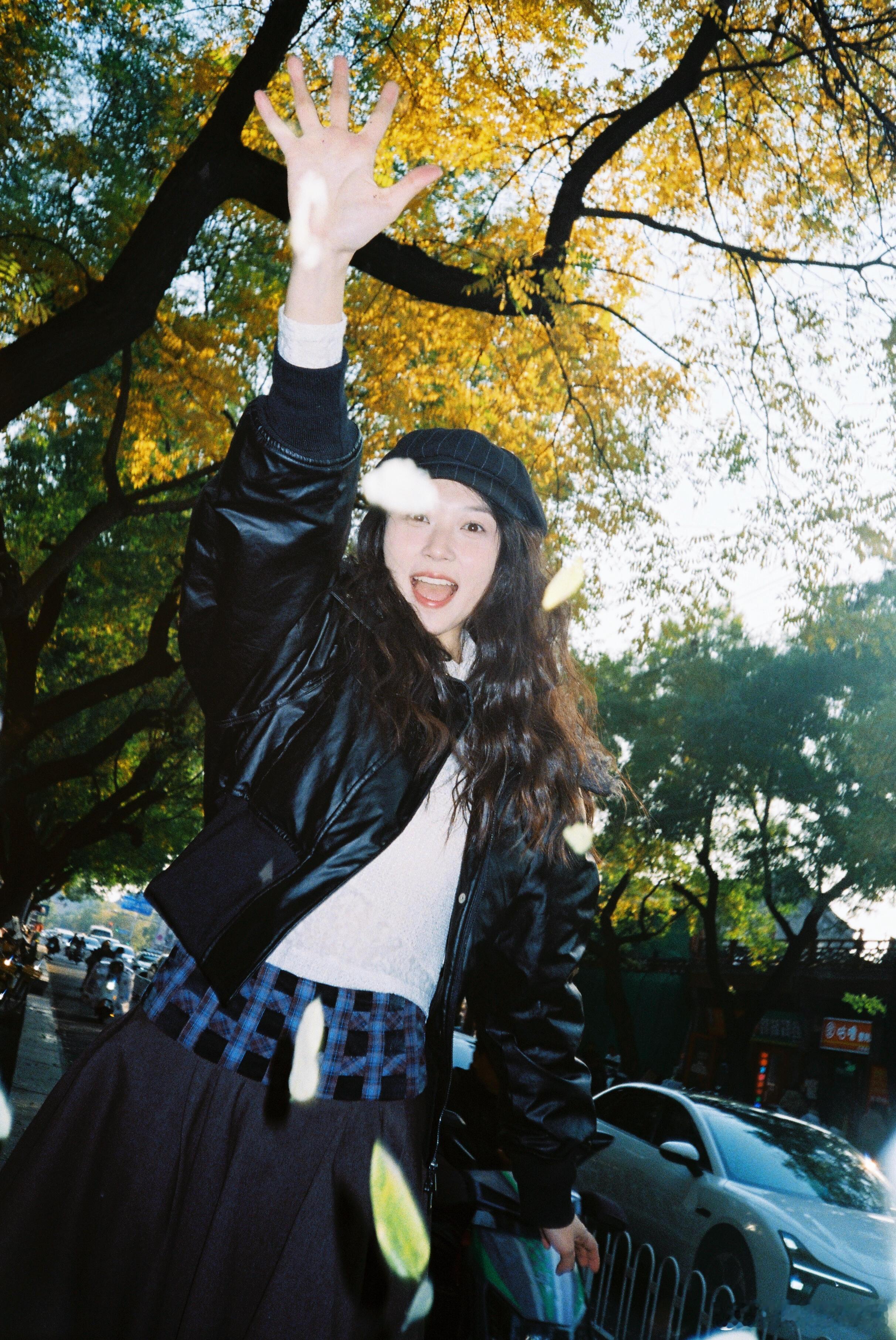 狙击蝴蝶程雅昭杀青夸出拜堂氛围真正强大的角色，是能带给人力量的。感谢程雅昭演绎的