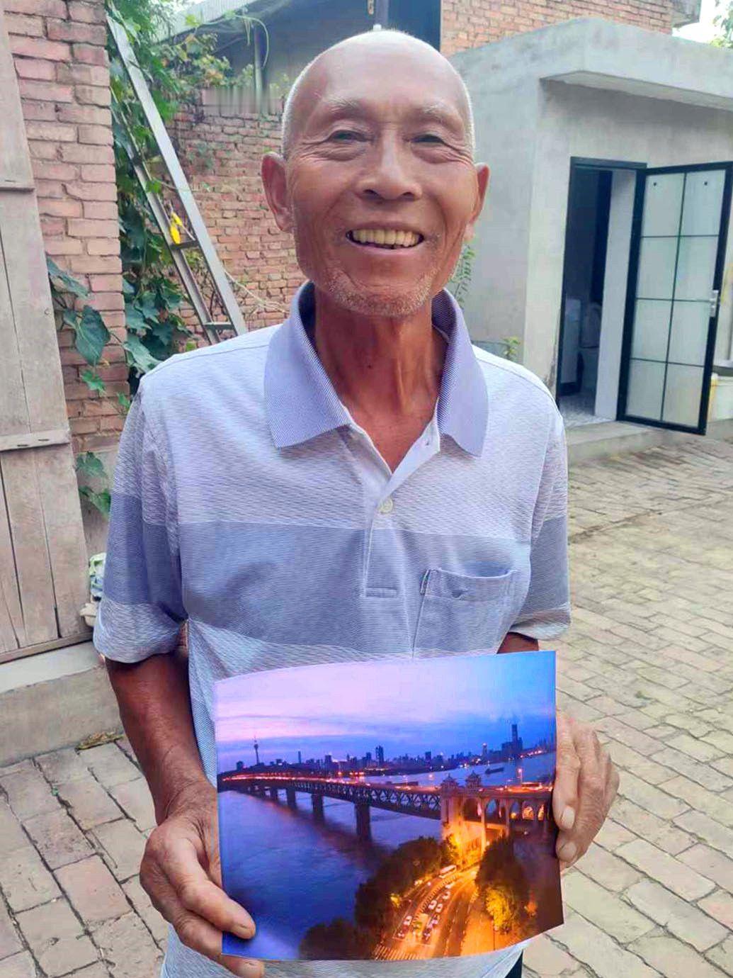泪目了！近日，西安一名75岁老人陈有银失踪，他的家里人心急如焚。不料老人最后竟然