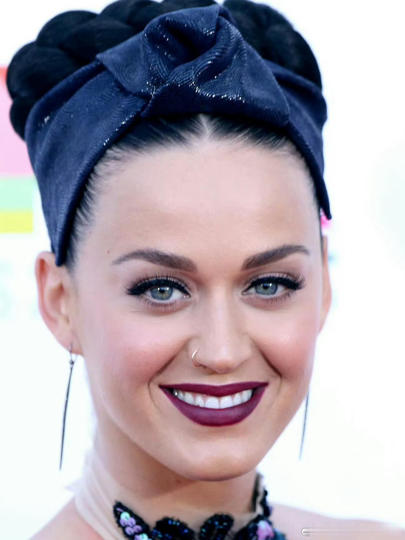 10年前的今天，水果姐Katy Perry参加ARIA盛典，诞生了这张著名的果图