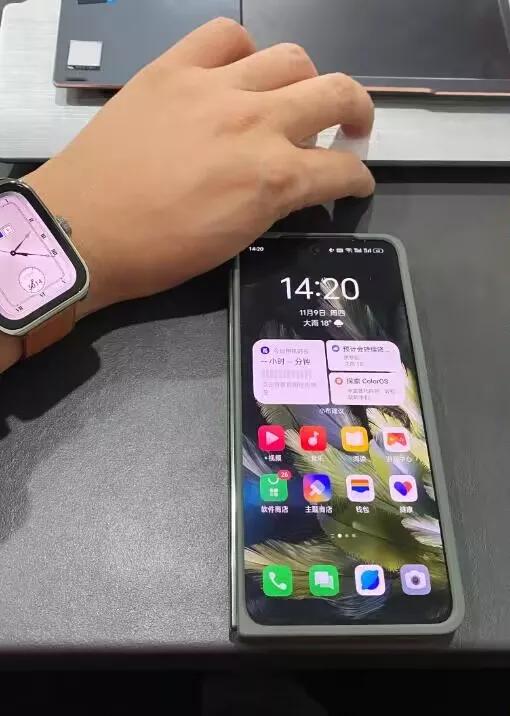 OPPO全家桶
遥遥领先要加钱，心有不甘，忽然看到OPPO FIND N3，折痕
