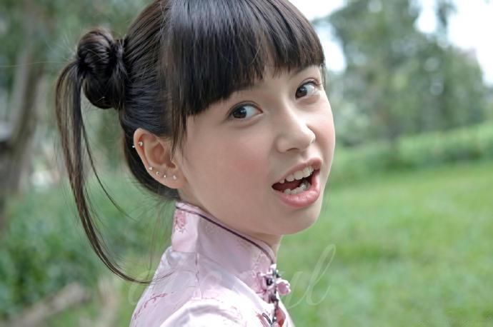 Angelababy14岁中华娘造型 14岁的baby这是什么绝世萌物！混血感加