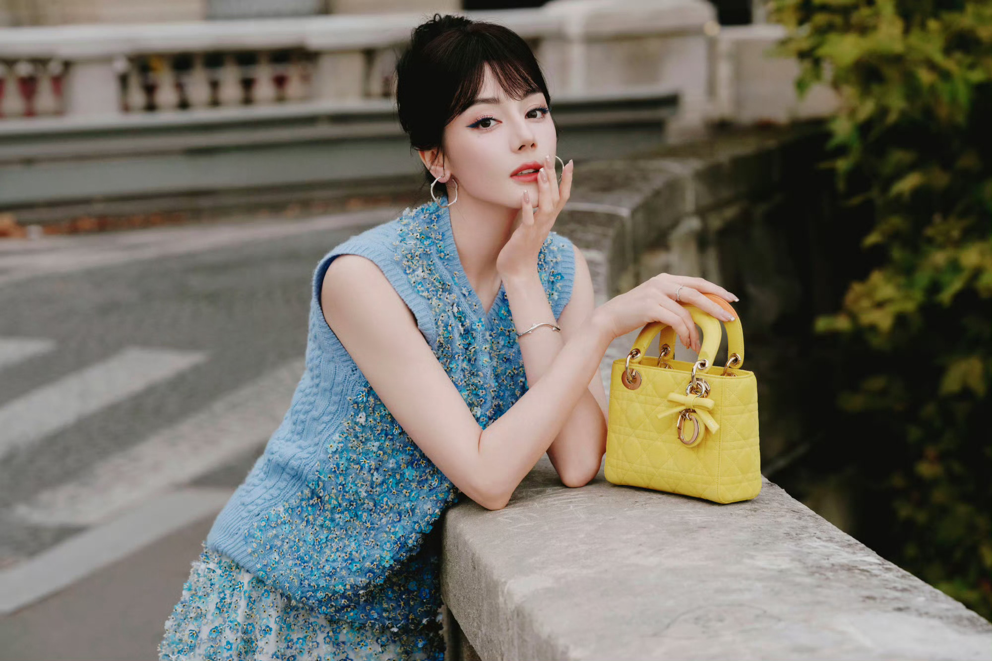 迪丽热巴Dior 巴黎时装周造型出图！全球品牌大使好美[憧憬]迪丽热巴迪奥采访迪