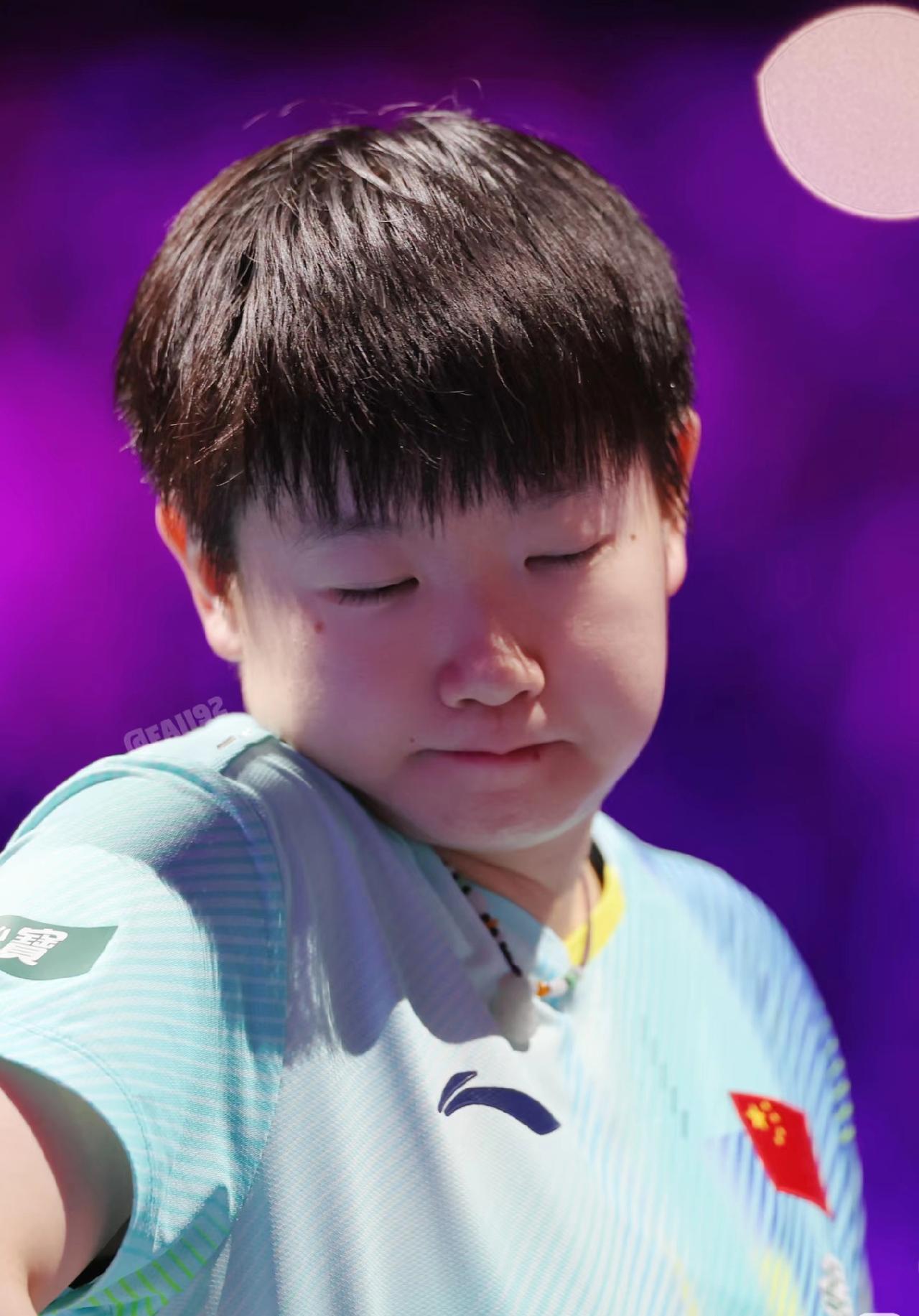 谁还25岁还有婴儿肥，那非孙颖莎莫属!
手之前因为混双需要，增肥，如今瘦下来了，