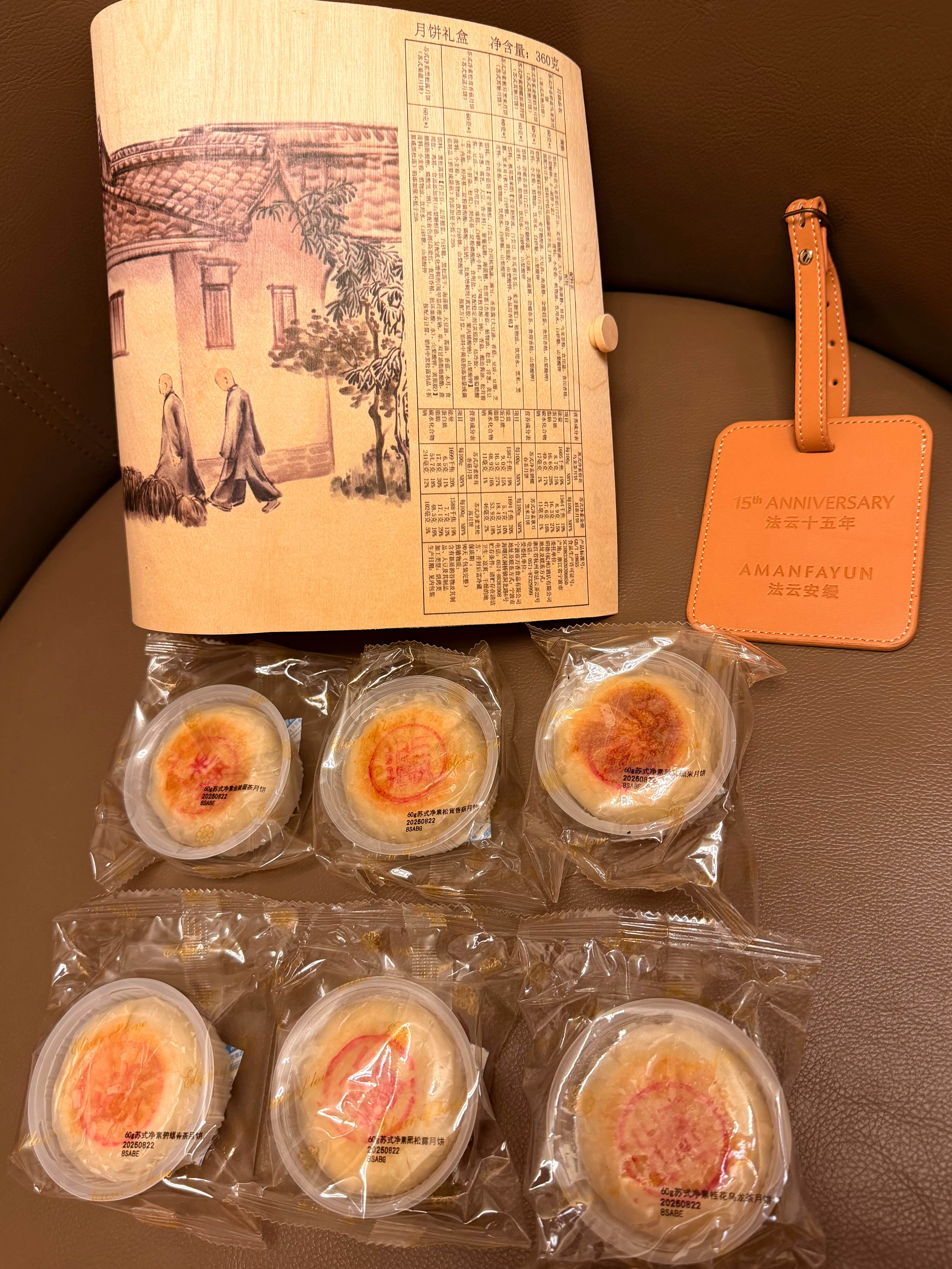 祝大家中秋快乐🎑 谢谢你们 这是我的生日月。祝福各位粉丝生活好运。 身体健康。