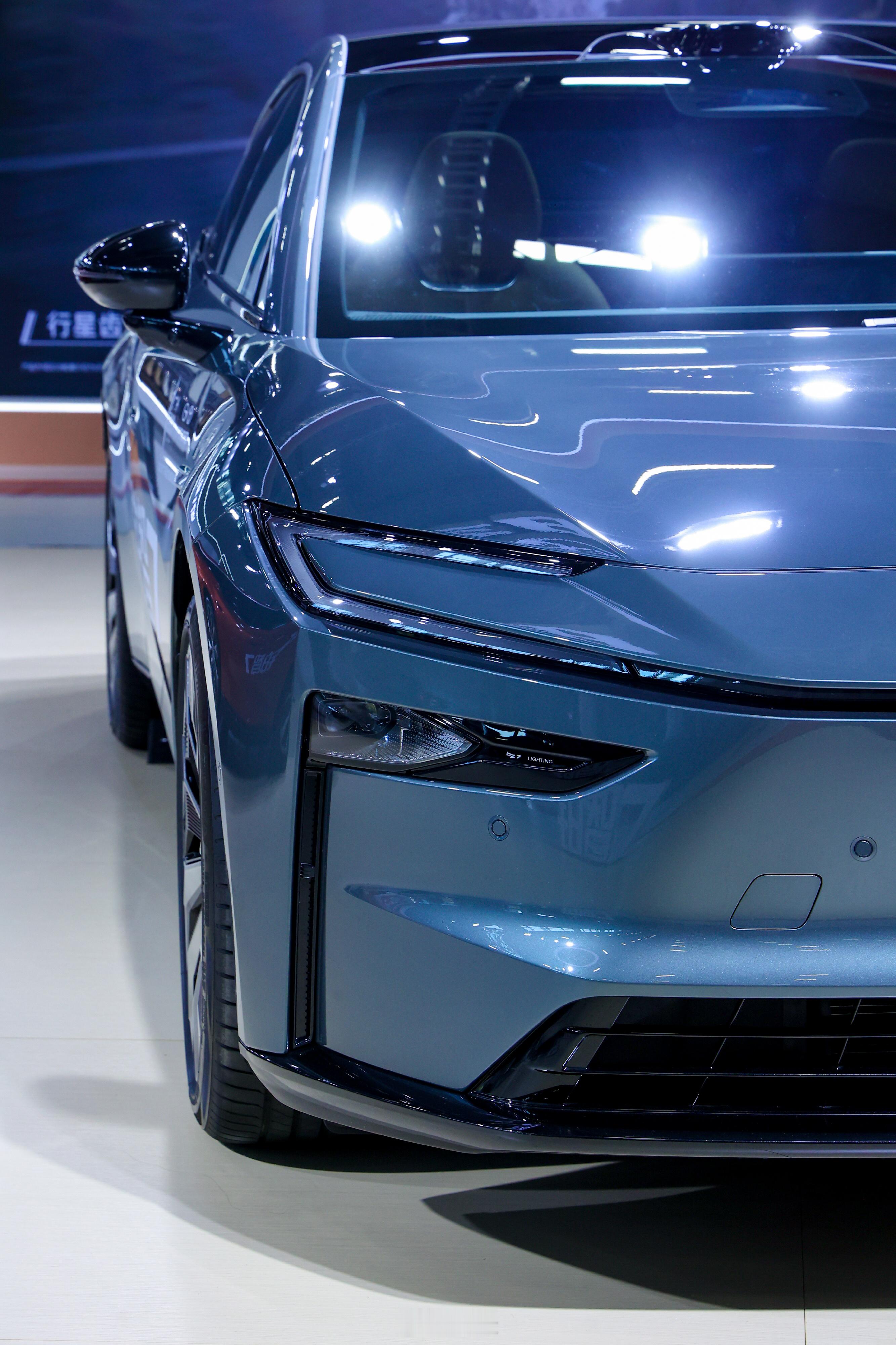 广州马拉松 站在琶洲领物大厅，那股熟悉的、混杂着号码布塑料味和隐隐兴奋感的“广马