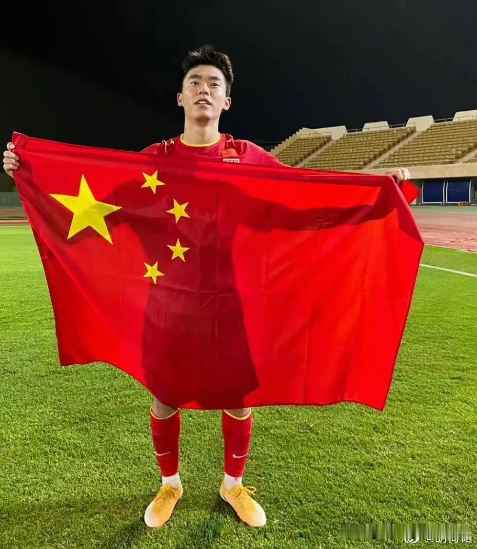 20岁国奥小将再度闪耀中超，伊万国足右后卫又多一选择
 
在中超联赛第17轮中，
