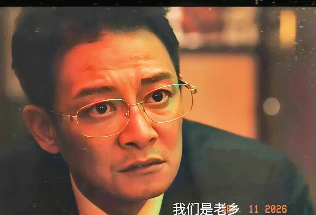 《交锋》这段剧情，真是越看越揪心。
肖长飞表面是主任，背地里却因赌博欠了一屁股债