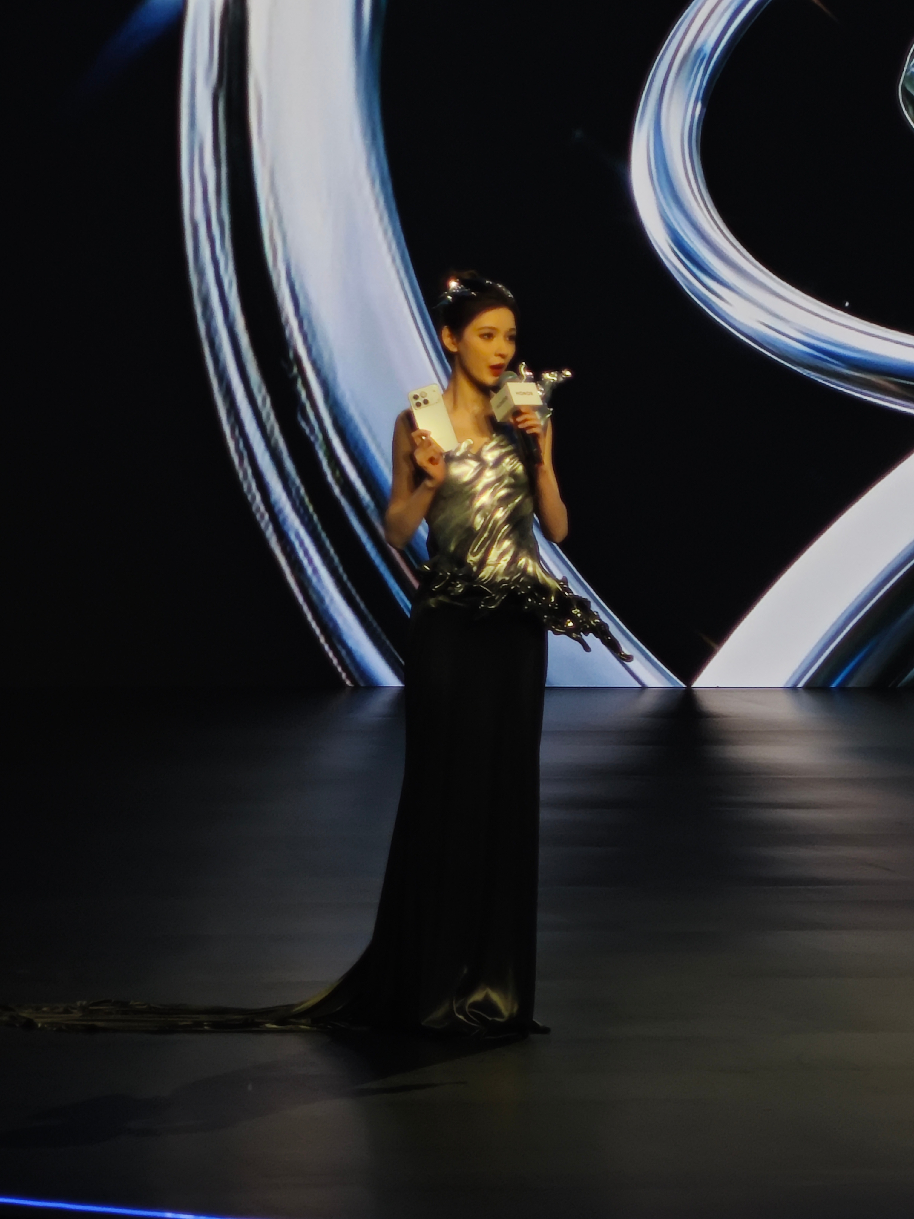 荣耀WIN 荣耀WIN系列特邀枪神-张予曦登场 