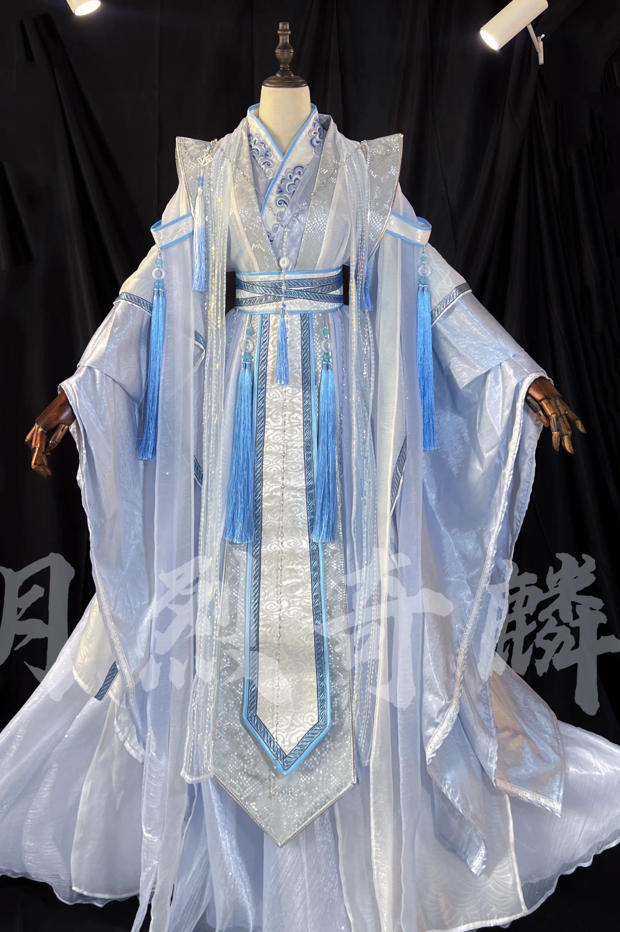 魔道祖师 | 衍生 |龙叽蓝忘机cos服。里衣和下裙都是淡淡的水蓝色！...