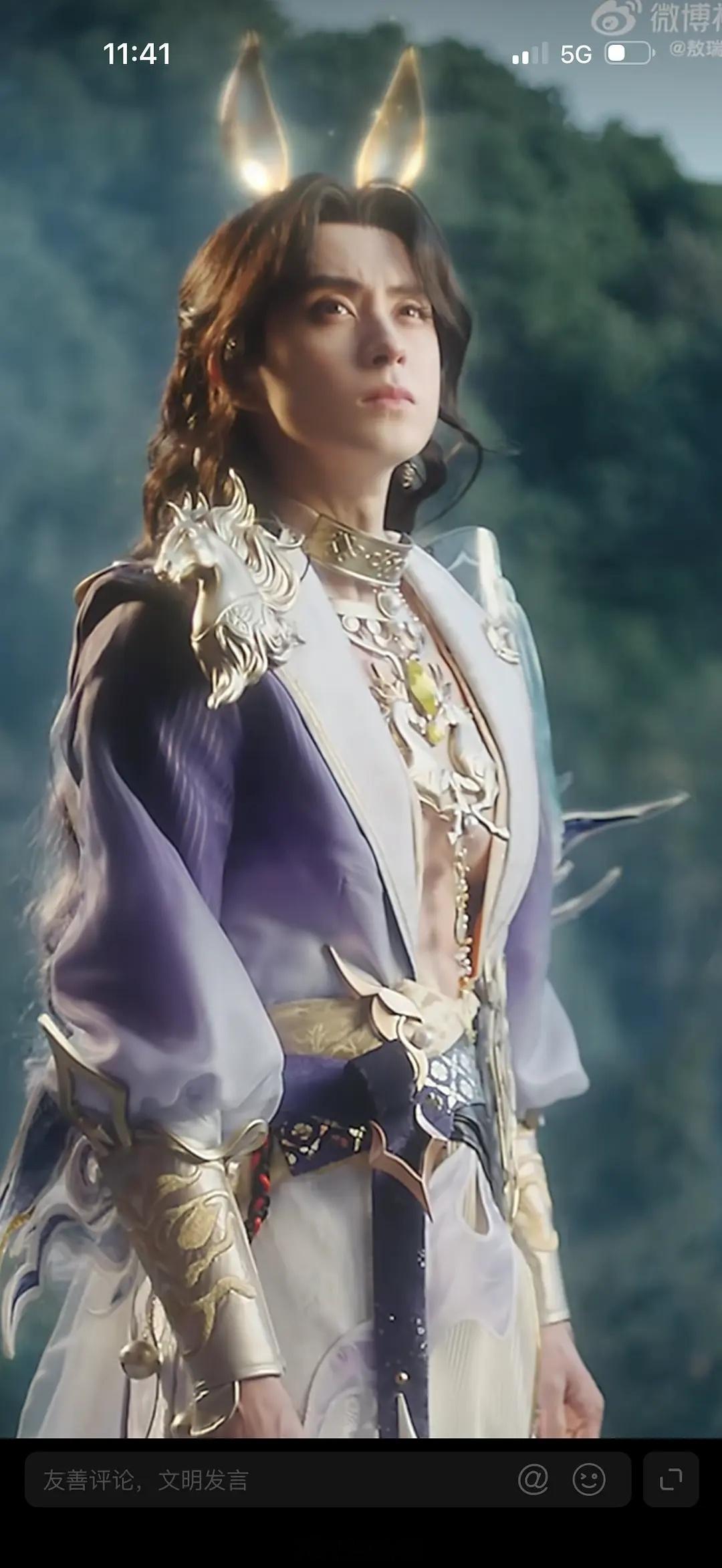 敖瑞鹏是不是穿肌肉衣了 这大扔子 