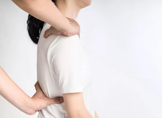 脆皮年轻人的养生玄学略窥一二
年轻人如今最流行的身份是“脆皮”——年纪轻轻，身体