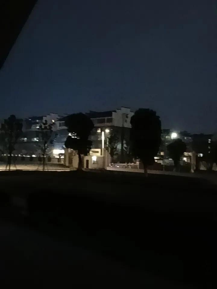 今天是正月十五，元霄佳节，乡下相当热闹