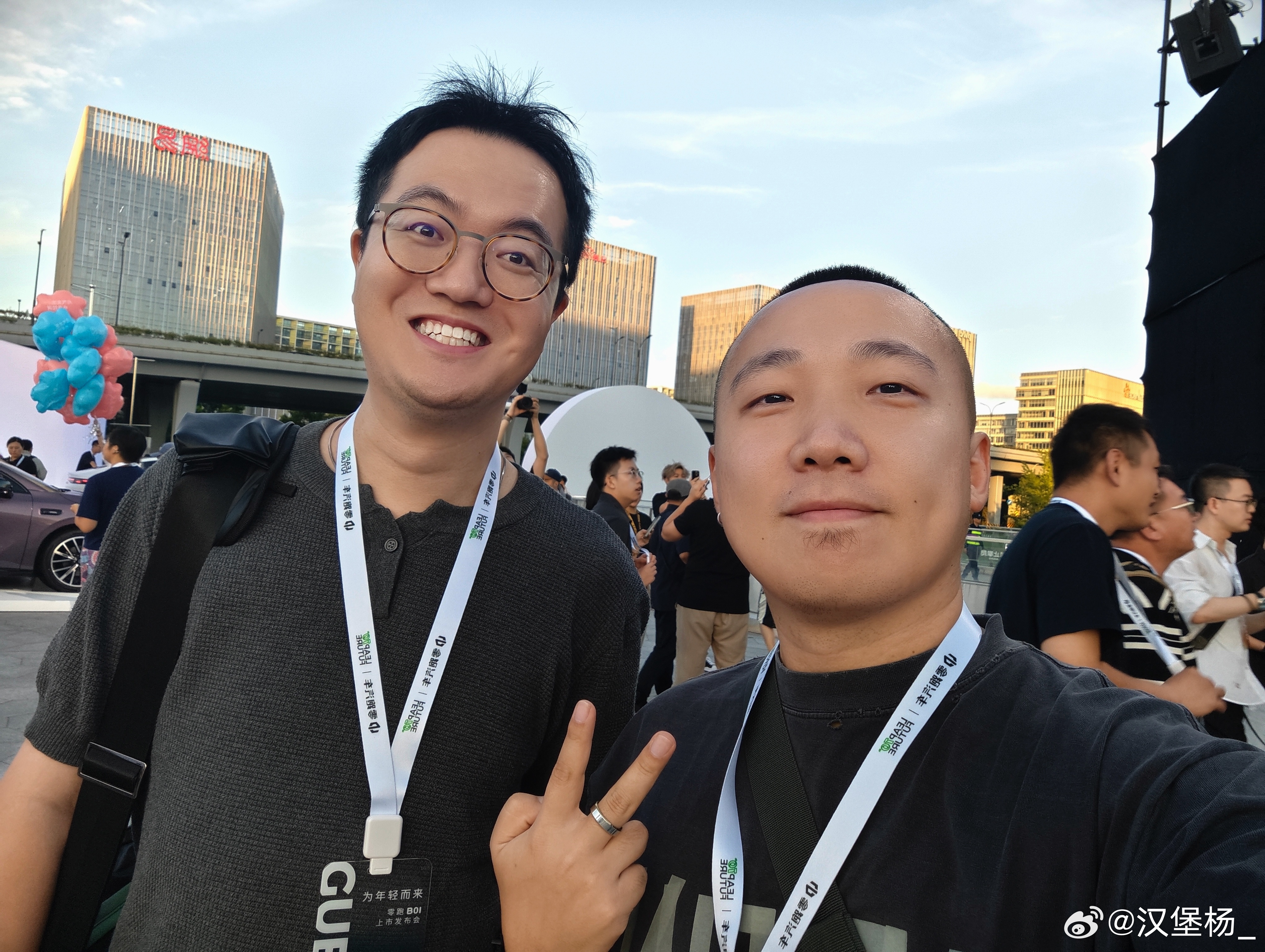 早昨晚上杠杆儿有点猛了，连吃了三顿快两点才睡，现在贼困[二哈]不过跟各位大佬也是