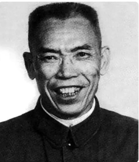 73年，梁将军被下放到太原一化工厂。一日，梁将军正在扫地，突然，一名工人主动来到