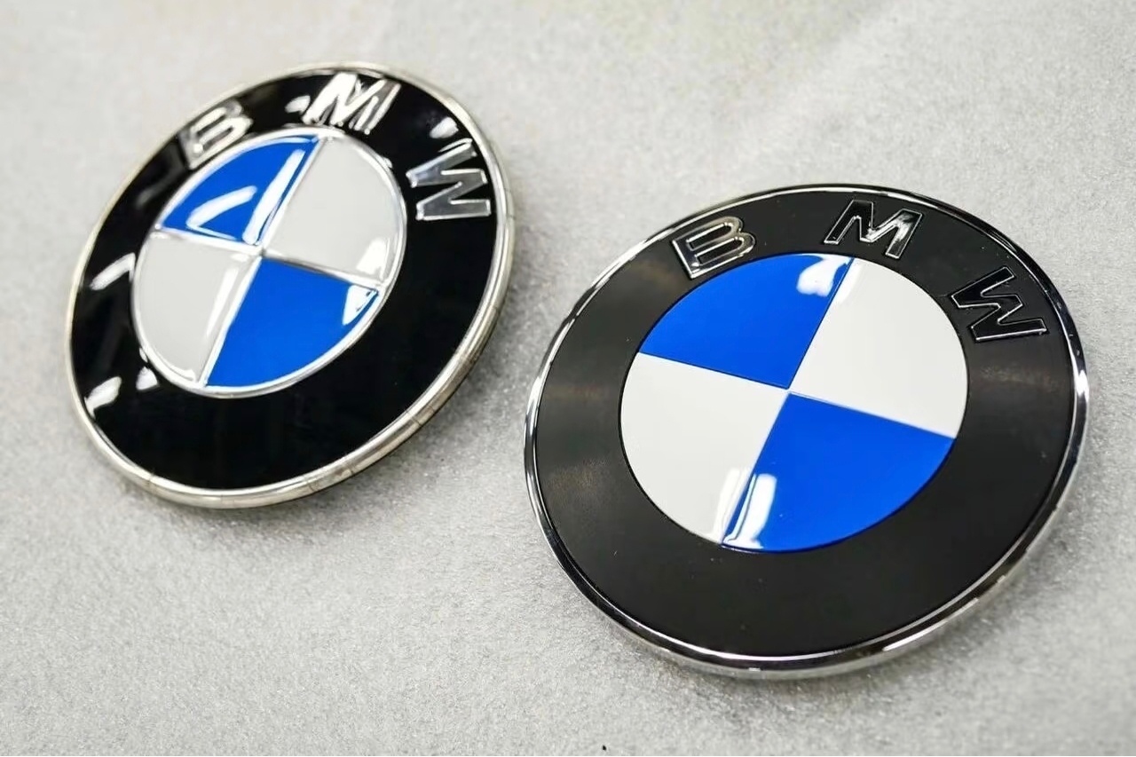 宝马所有车型将启用新logo取消中间银色金属突出部分，整体更加的扁平简洁，夯还是