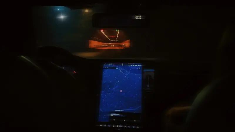 4月7日广东佛山，网约车司机高速上开辅助驾驶睡觉，乘客：司机睡了20多分钟，拐S