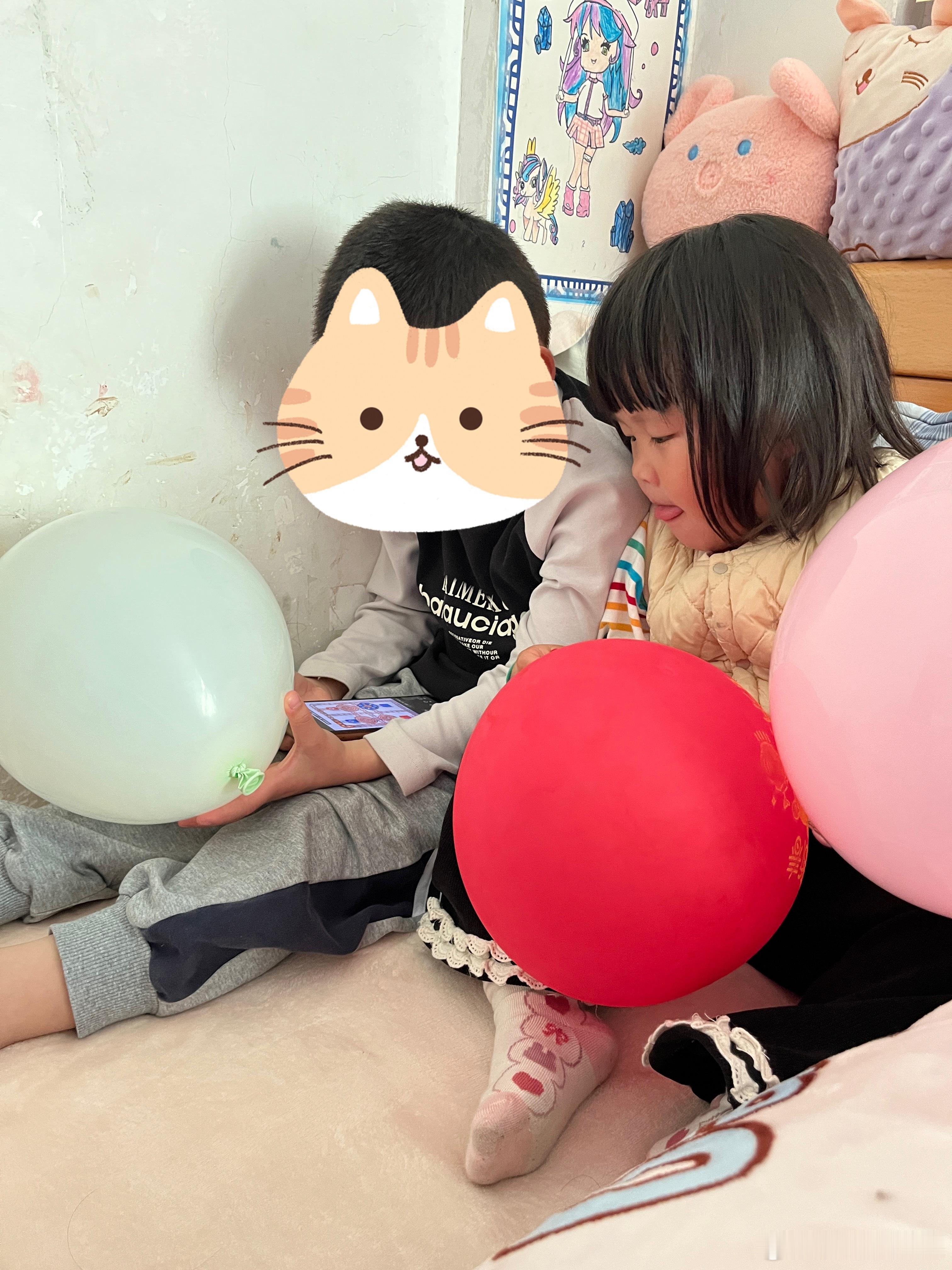 这就是我不敢给小孩，公公、婆婆带的原因，她哥哥一说要看手机，他爷爷就给。吃饭也要