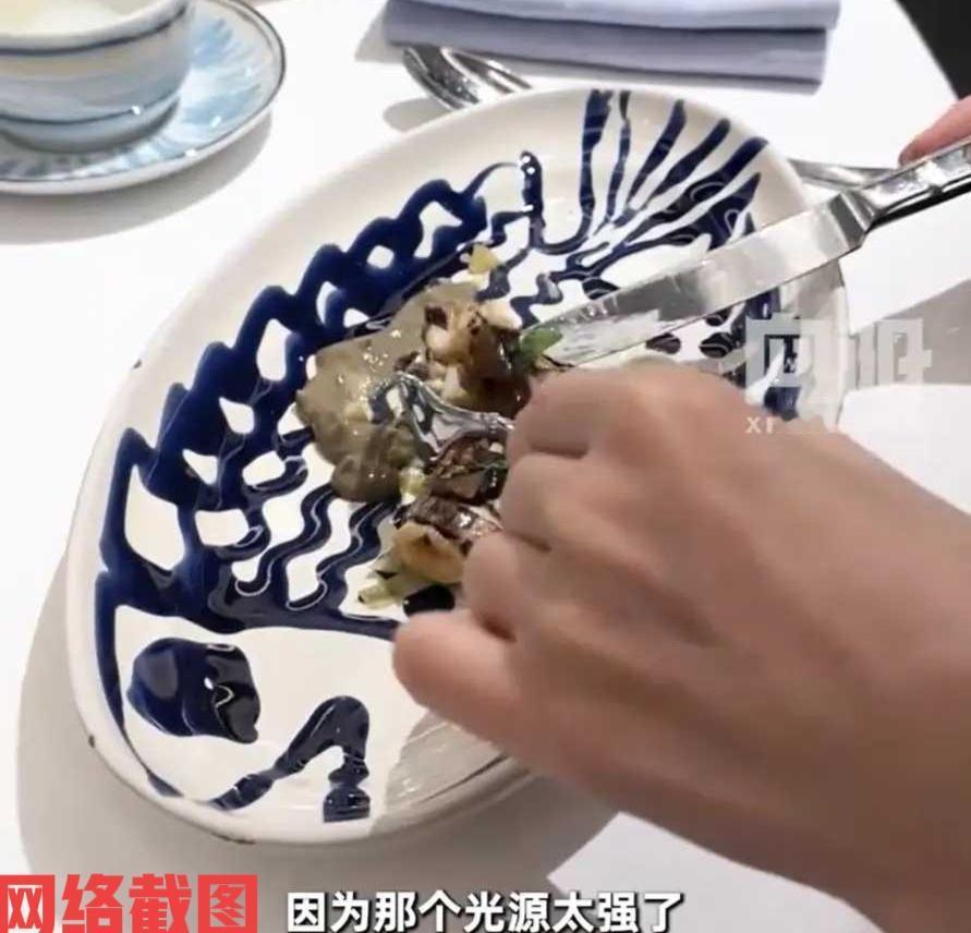 上海有女子花七千大洋，体验了一家餐厅的漂亮饭。

这漂亮饭就是指外观精美，摆盘又