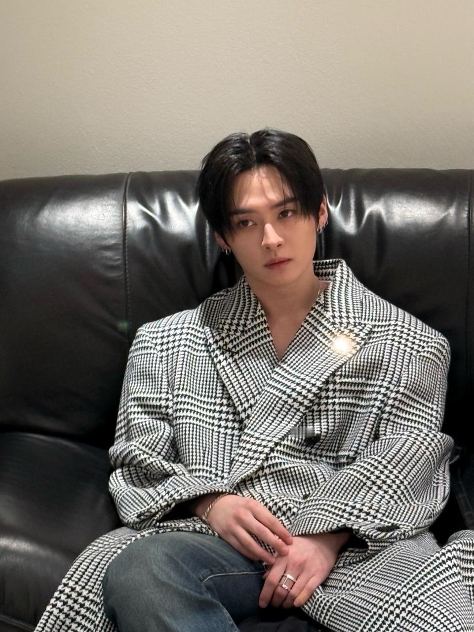 李旻浩ins更新，米兰秀场的GUCCI小王子，太帅了