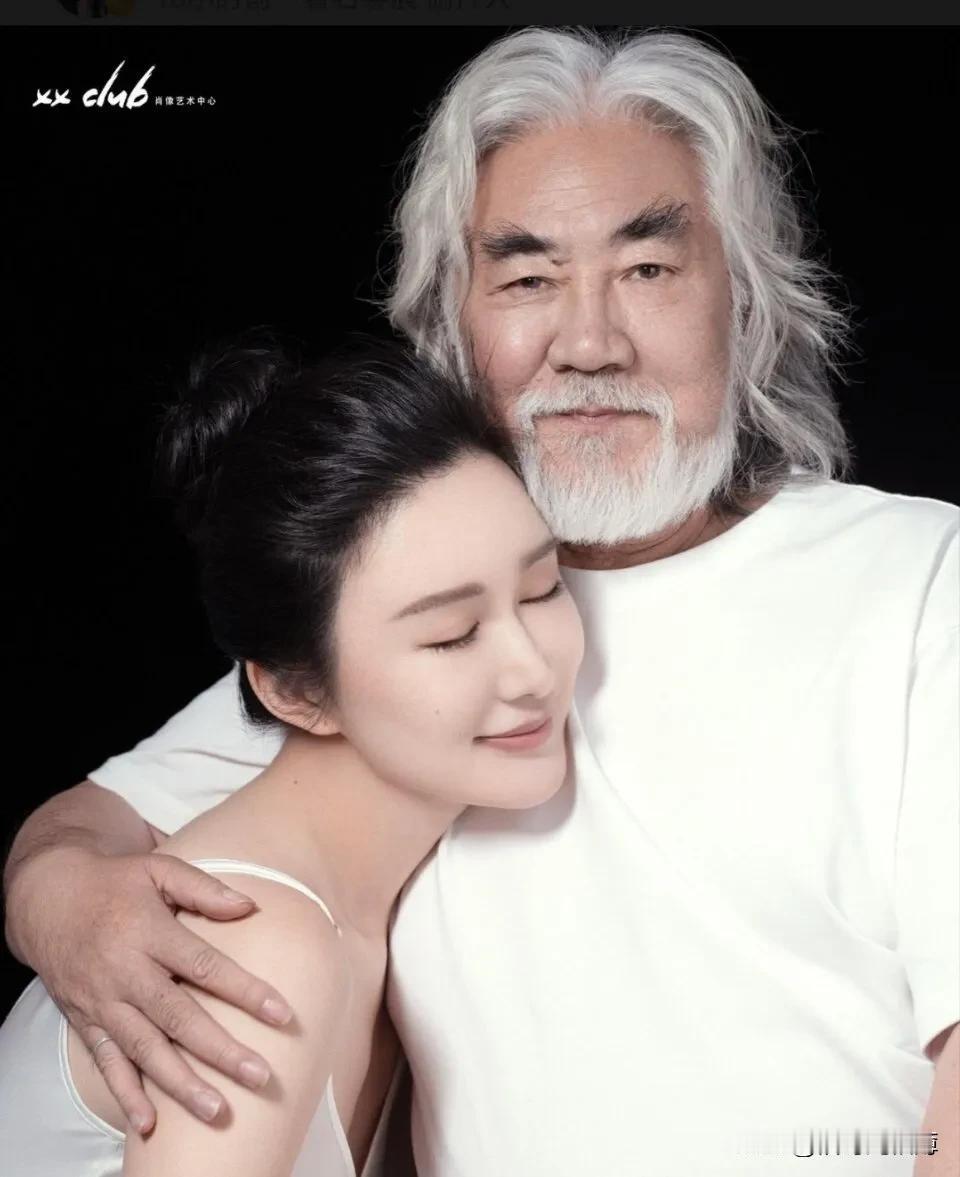 张纪中又带娇妻秀恩爱，说遇见她，如春水映梨花。我就想问，什么是春水映梨花，谁是春