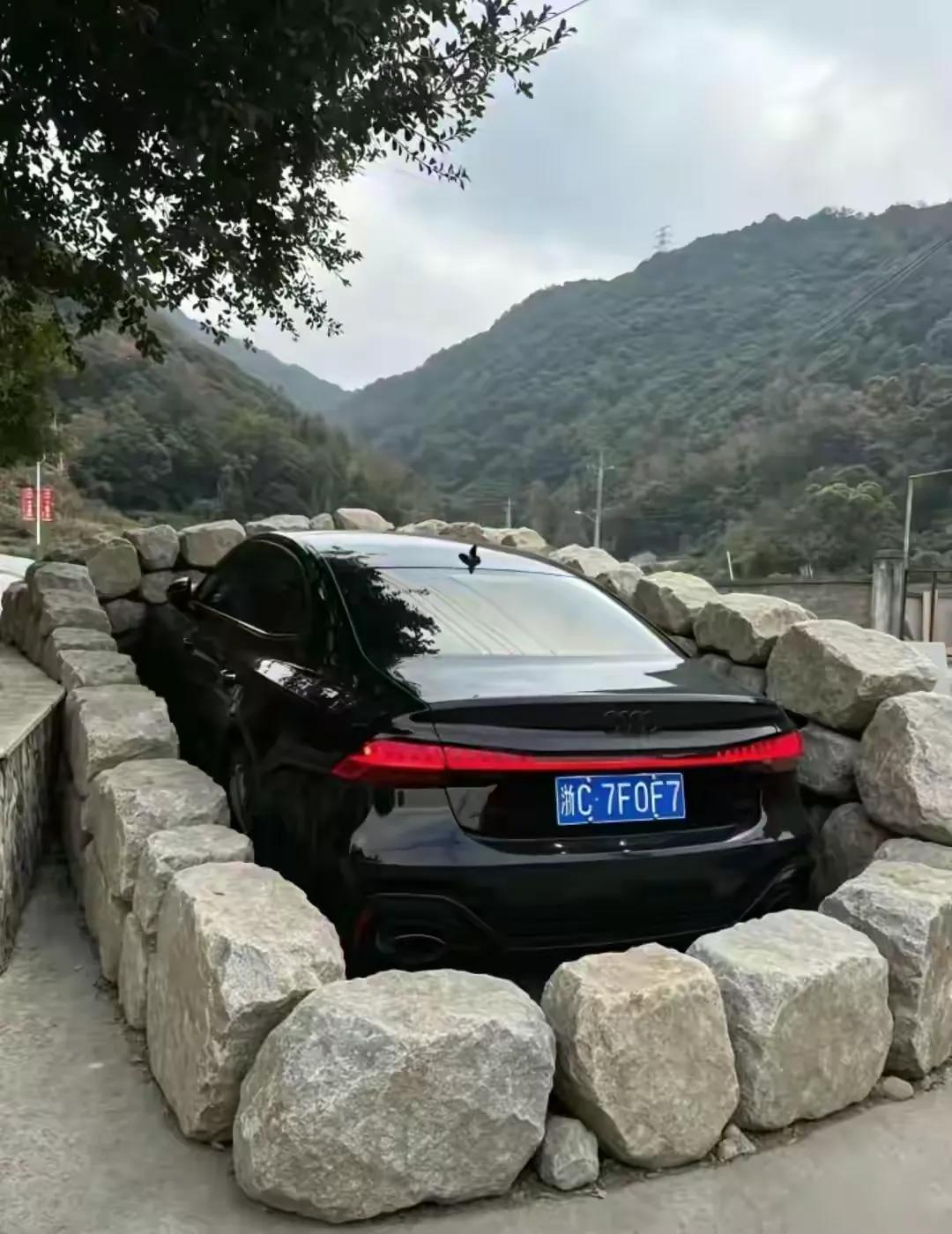 温州人的防台意识超强！这样做很保险了吧！人的地方肯定是更做得好。爱车都保护得这么