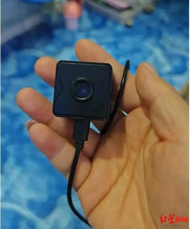 “防不胜防！”湖南衡阳，女子在主题酒店入住第5天，发现房内假花藏有摄像头，镜头正