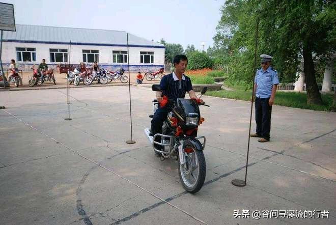 快50岁去增驾摩托车，疯不疯？

朋友最近有点纠结。

电动自行车超标怕被罚，想