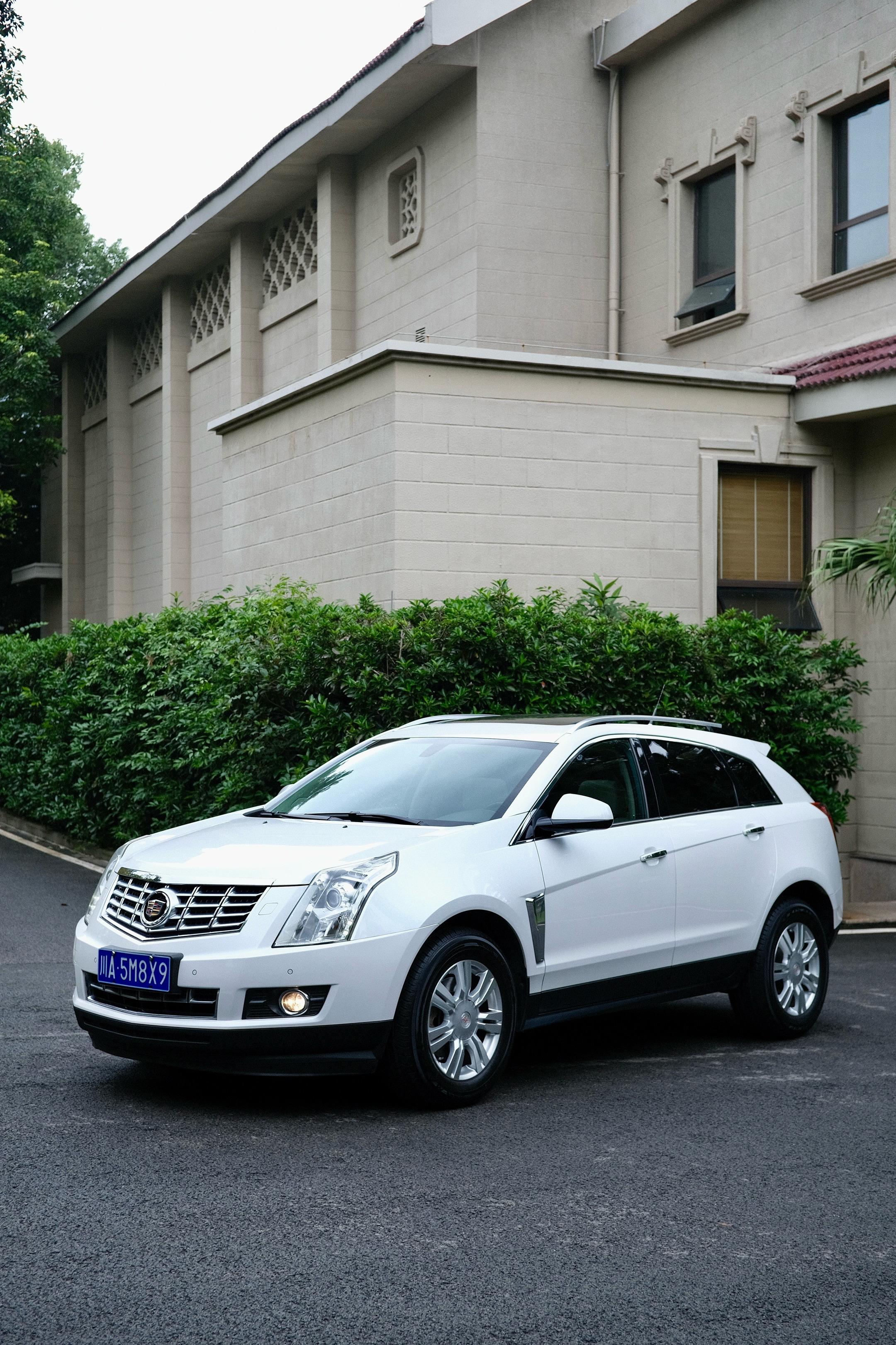 美式豪华SUV 凯迪拉克 - SRX.