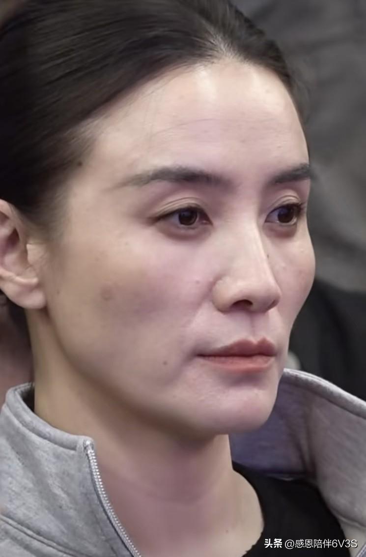 看了明星们的真实素颜，焦虑直接退退退！
宋佳自带电影脸，脸颊状态超自然；万茜依旧