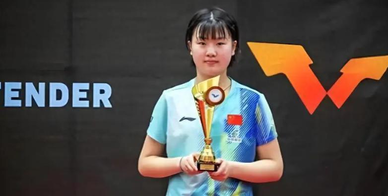 太让人心疼了！一个 15 岁的小姑娘，一个人在欧洲 8 天连拿 3 个冠军，身边