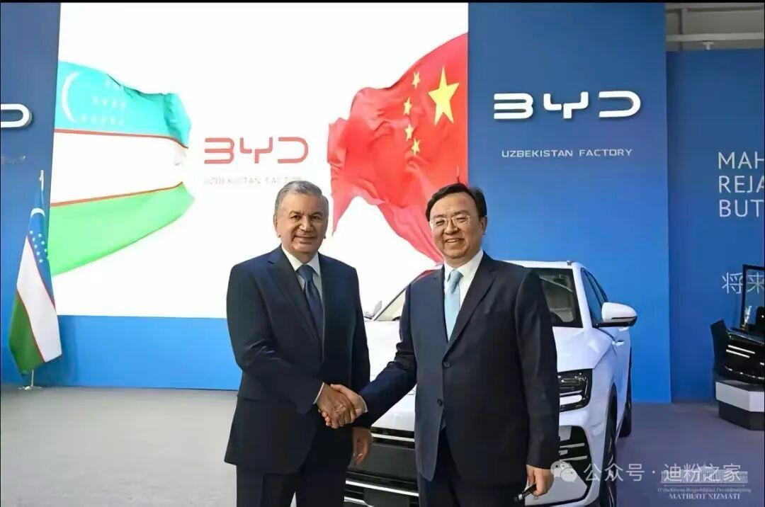 8月26日，在乌兹别克斯坦迎来独立35周年之际，总统米尔济约耶夫签署总统令，授予