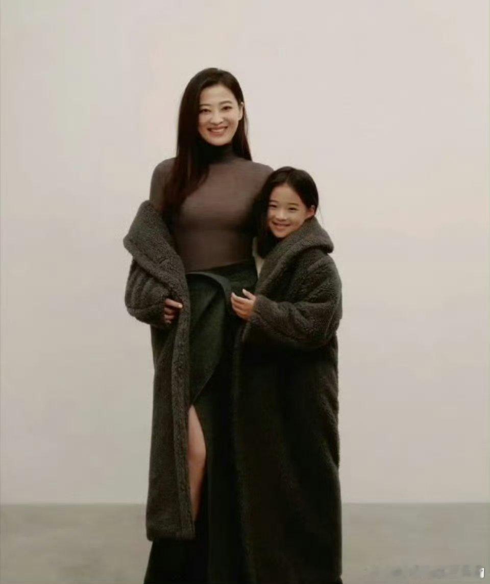 梅婷生了个小梅婷梅婷的女儿和他长得是真像，继承了妈妈的优良基因。不过我记得之前上
