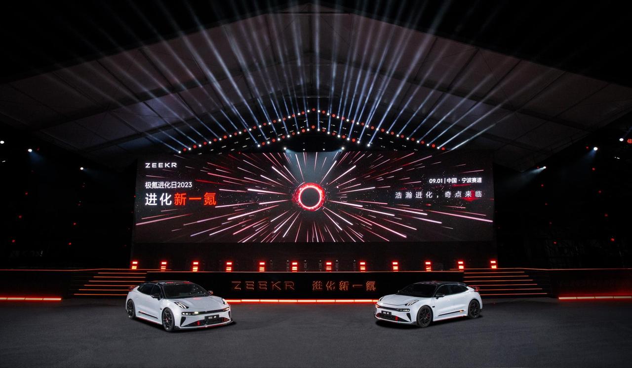 特斯拉最开始是从Roadster开始，率先推出了Model S/X，一举改变了电