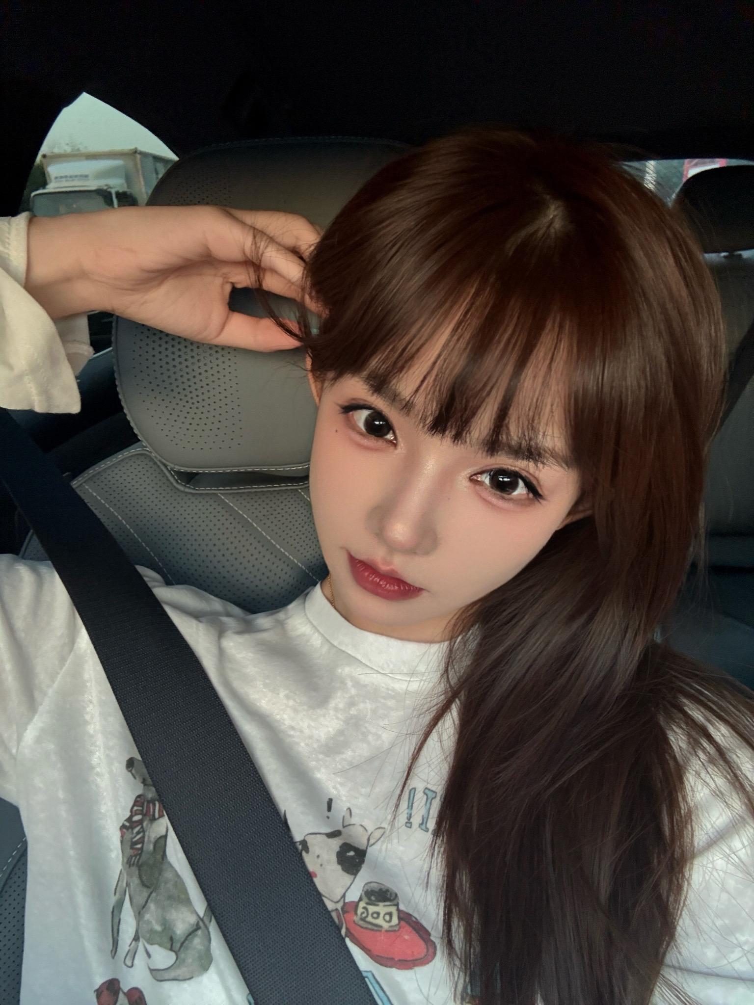 那晚你跟我聊到凌晨 我以为你心里也有我 后来才知道你在美国