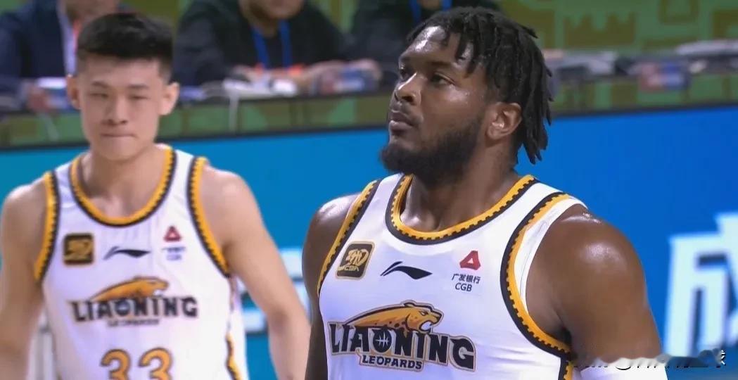 经过休赛期的调整，阵容重新搭建的辽宁男篮今天在CBA俱乐部杯中迎来了首场比赛，结