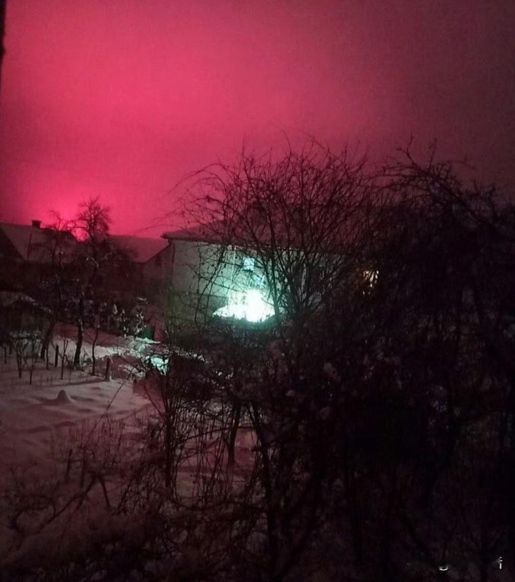 “榛树”再次发力！
乌克兰媒体和监测频道宣称，俄罗斯使用“榛树”导弹袭击了比尔切